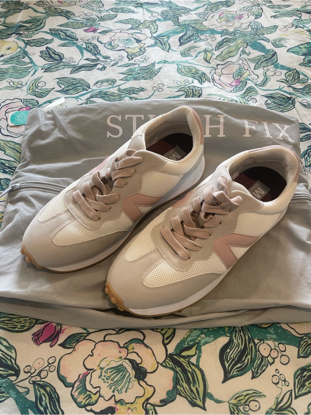 Mia Women’s sneakers size 8, blush pink